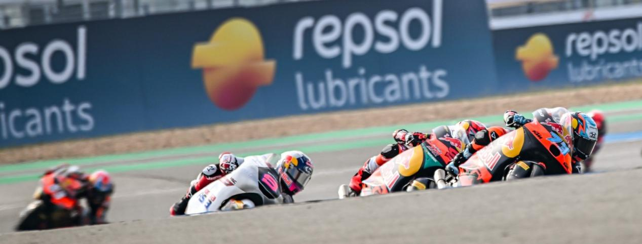 泰国武里南拉开2026年MotoGP序幕：Moto2和Moto3组别开局激烈，Repsol睿烁重返赛场。