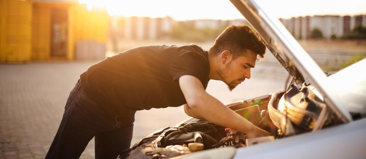 长途驾车：如何检查机油并避免车辆故障？